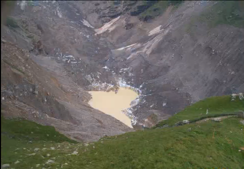 filmato della formazione e dello svuotamento di un lago