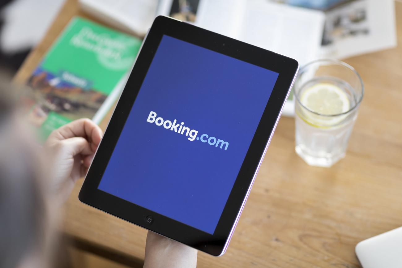 Платформа Booking.com уже выступила с возражениями: она не согласна с этим решением и намерена обжаловать его в Федеральном административном суде.